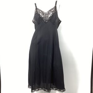 *** Wonder Maid Molded Magic Nylon Slip  *** 38